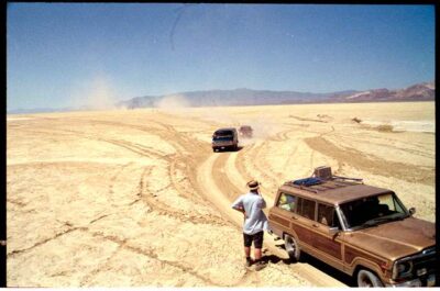 Cars en route to back playa