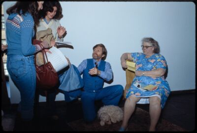 One Of These People Does Not Exist. Duane Hanson with fans and sculpture. By Bernard Gotfryd photograph collection (Library of Congress)